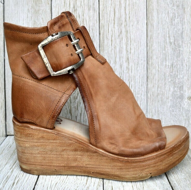 Women's comfortable wedge sandals in boho style, featuring an adjustable buckle for a perfect fit.