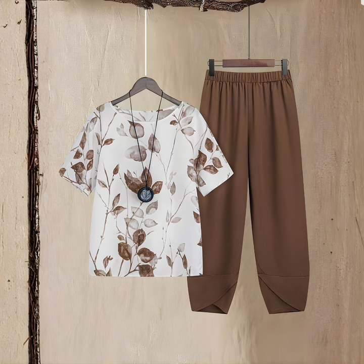Women's brown coordinated two-piece set, relaxed fit for comfortable summer wear. Perfect casual vacation outfit.