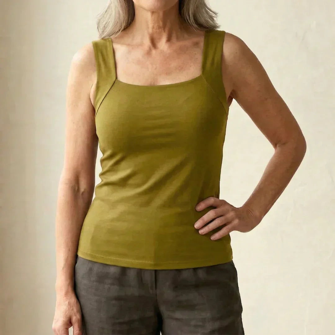 Essential layered top: women's wire-free tank with built-in bra, perfect for any outfit.