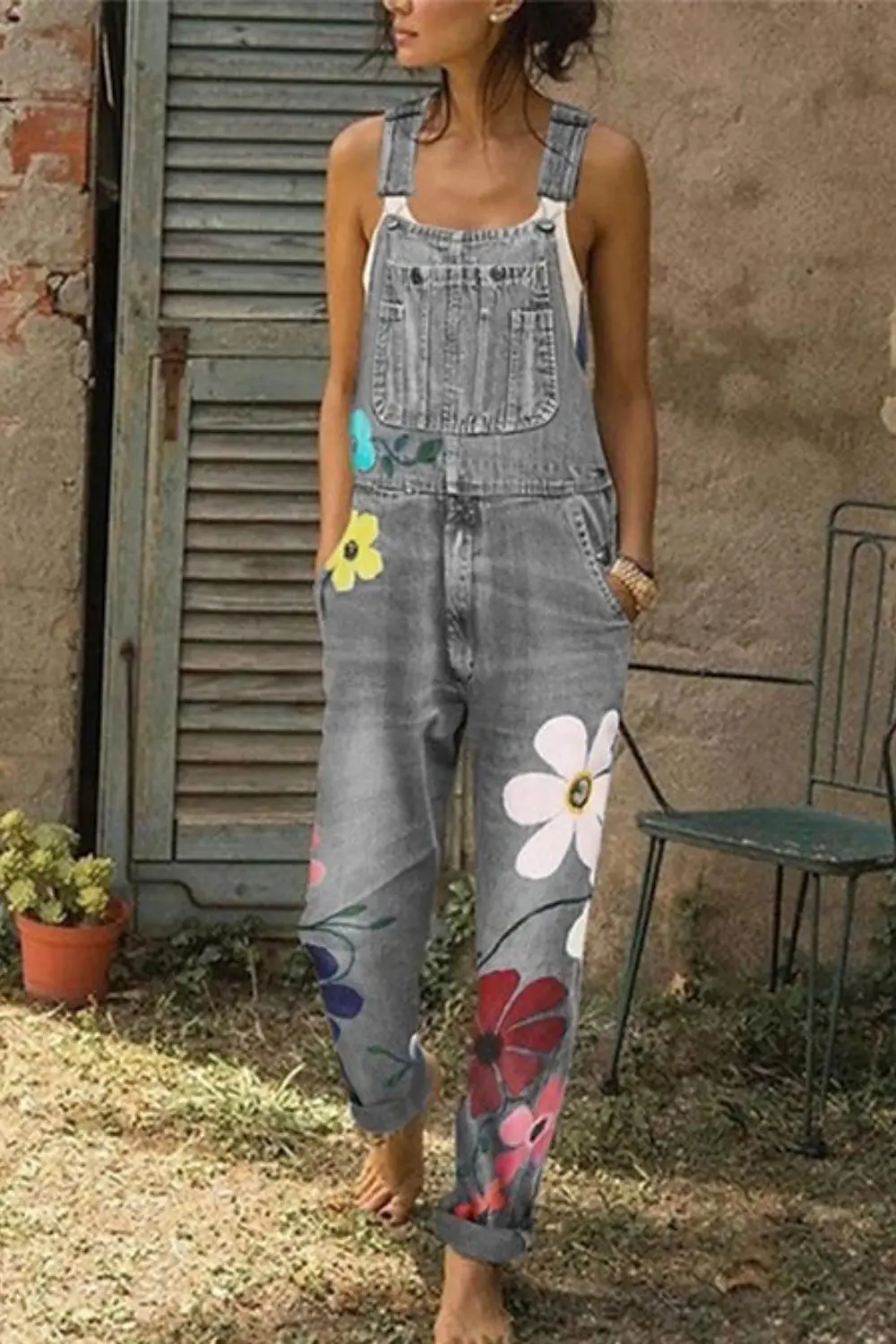 Women's casual bib pocket jumpsuit overalls with adjustable straps, perfect for versatile summer and fall fashion.
