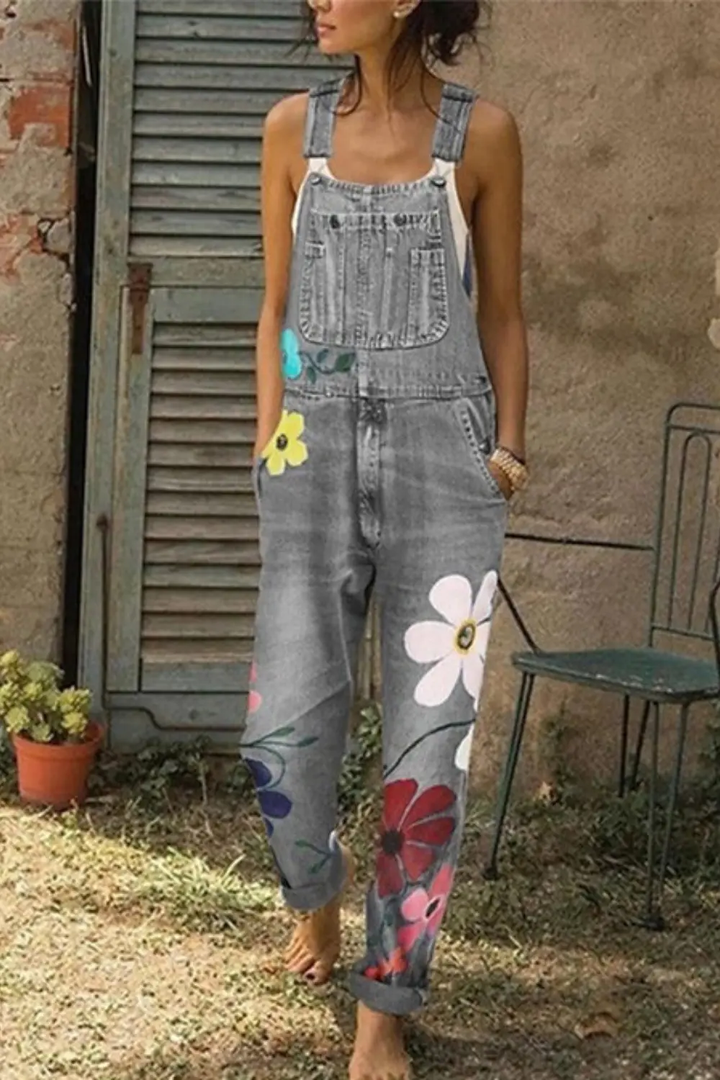 Women's casual bib pocket jumpsuit overalls with adjustable straps, perfect for versatile summer and fall fashion.