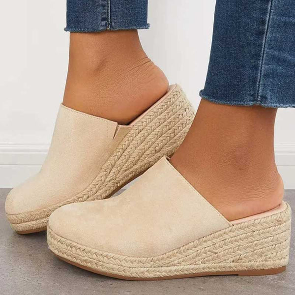 Effortless style with women's versatile everyday sandals. Comfortable, lightweight & chic summer slip-on flats.