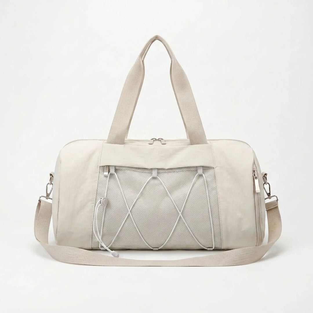 Spacious women's fitness duffel bag, ideal for the gym, sports, or a quick weekend getaway.