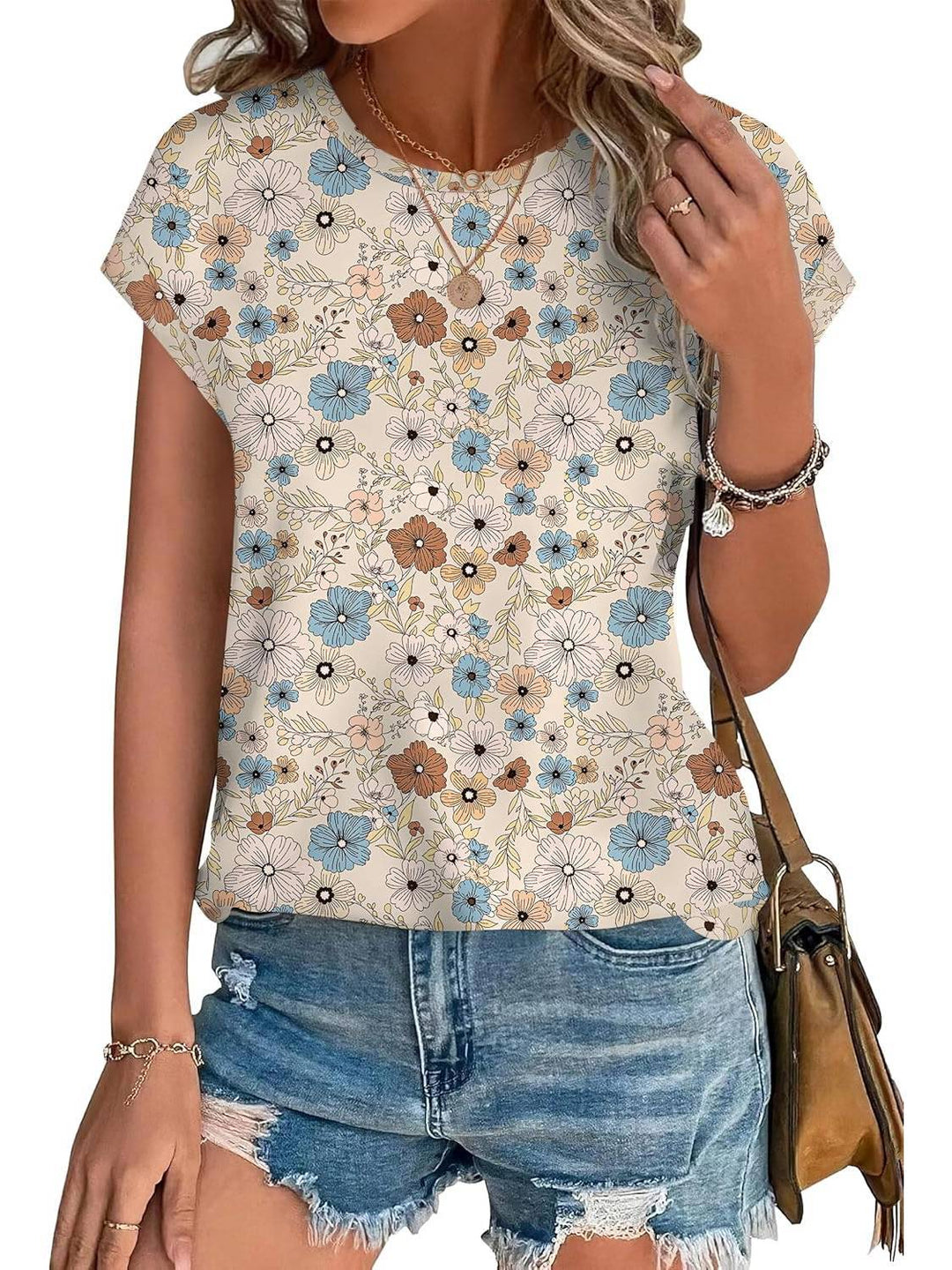Everyday women's short sleeve top with an elegant leaf pattern, a must-have for casual style.
