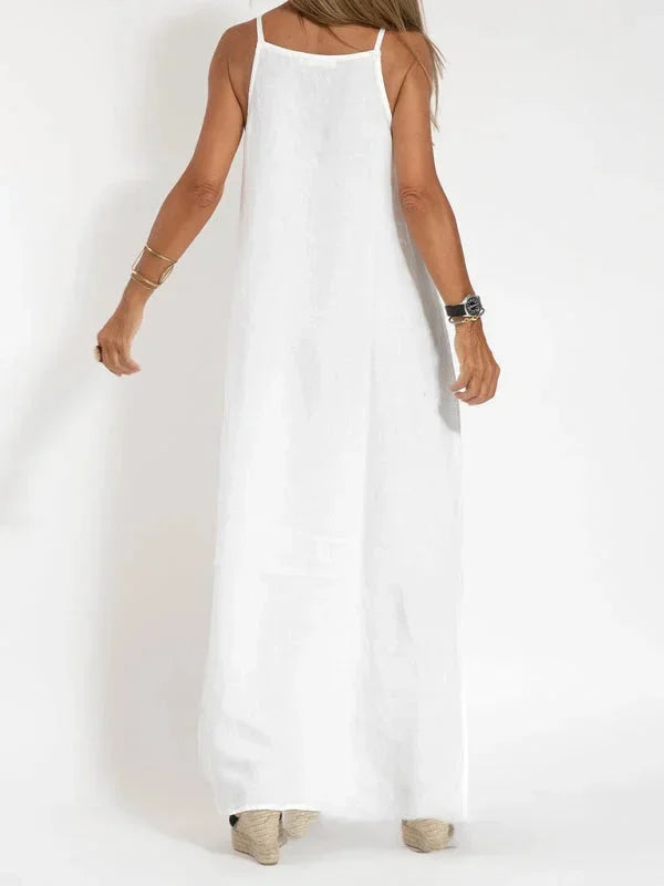 Everyday style women's sleeveless maxi dress, comfortable and elegant with a trendy side slit.