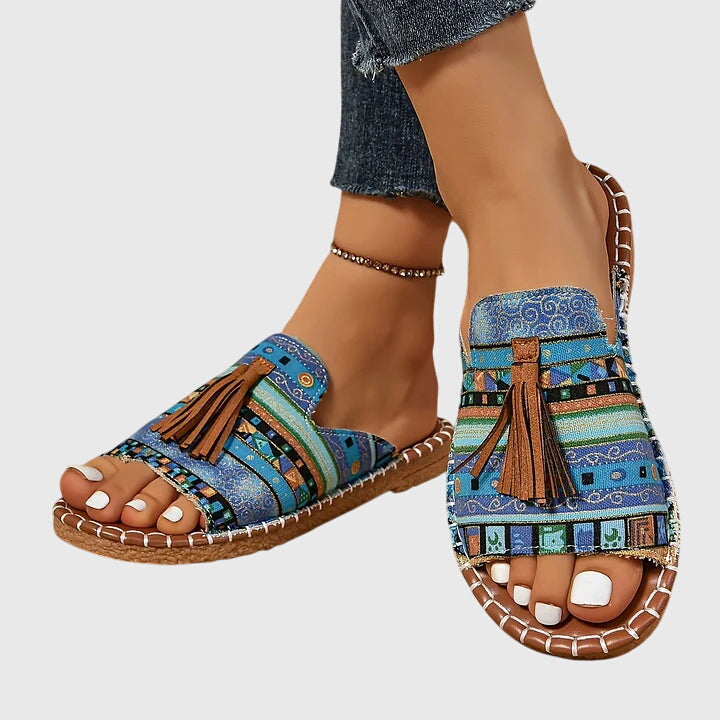 Fashionable women's tassel slip-on sandals, ideal for everyday summer style and beach wear.