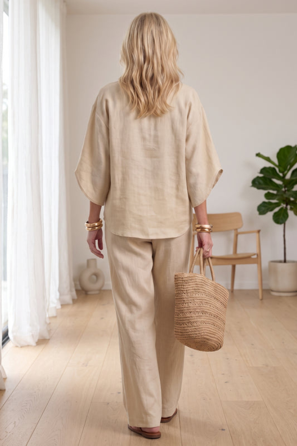 Relaxed women's casual two-piece set, combining comfort and style for any daily activity.