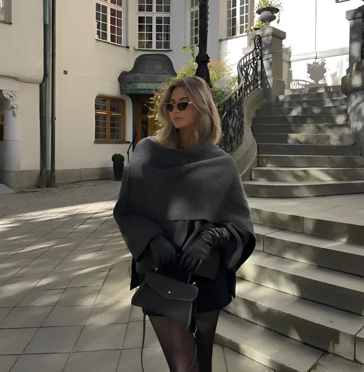 Loose-fit women's drape cape coat, ideal for effortless layering. Comfortable and stylish transitional outerwear.