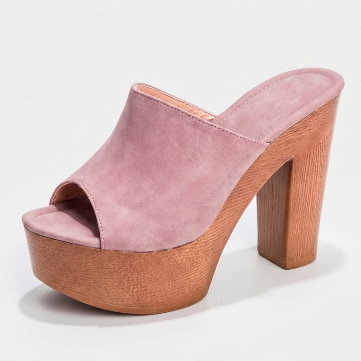 Stylish women's open-toe platform sandals, perfect for versatile summer outfits.