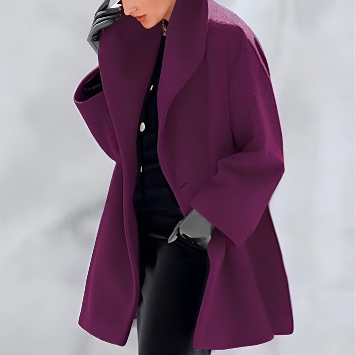 Fashionable women's oversized long coat for a chic, effortless style. A must-have for winter and fall outerwear.