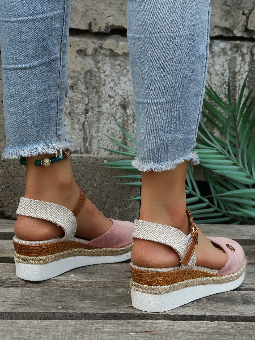 Chic women's summer platform espadrille sandals. Fashionable footwear offering elevated style for casual and vacation outfits.
