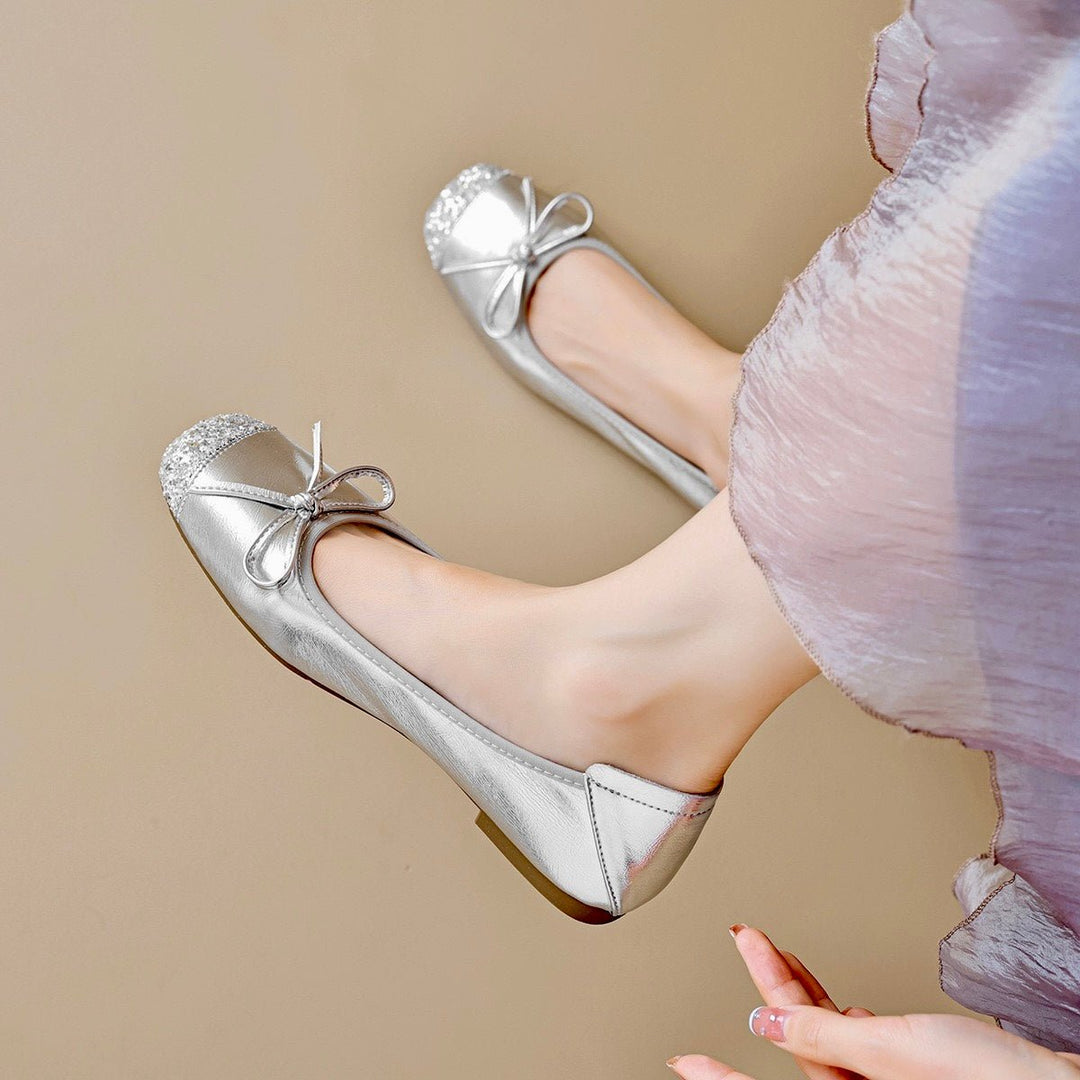 Versatile women's square toe ballet flats with a fashionable bow, offering comfort for work or leisure.