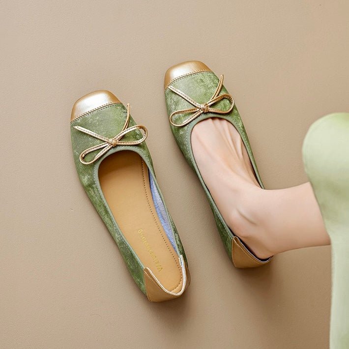 Women's comfortable square toe bow ballet flats, ideal for achieving a refined yet relaxed daily look.