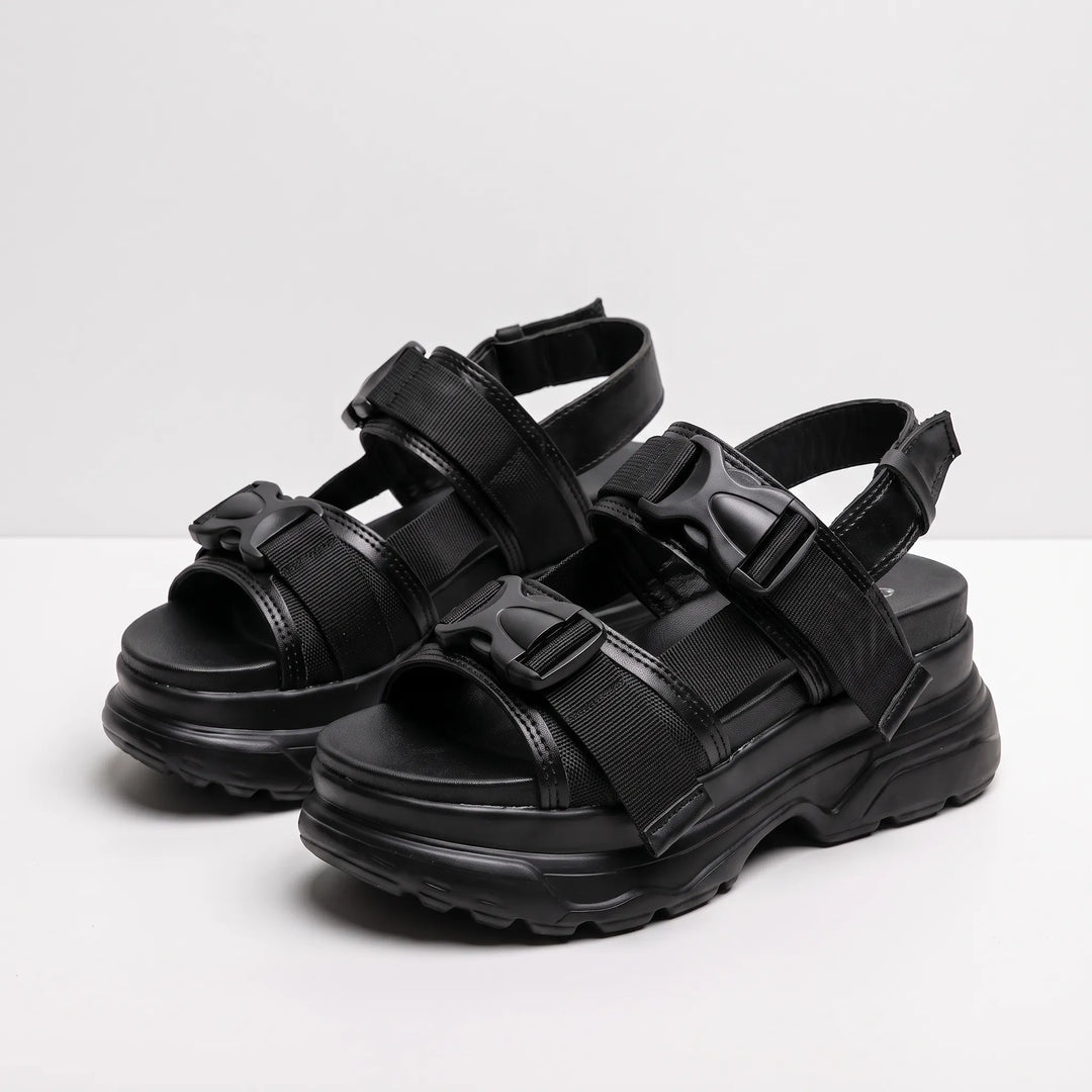 Open-toe women's chunky platform sandals with thick soles & adjustable buckles, ideal for summer fashion.