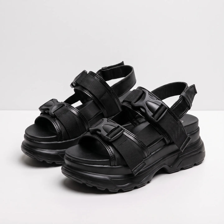 Open-toe women's chunky platform sandals with thick soles & adjustable buckles, ideal for summer fashion.