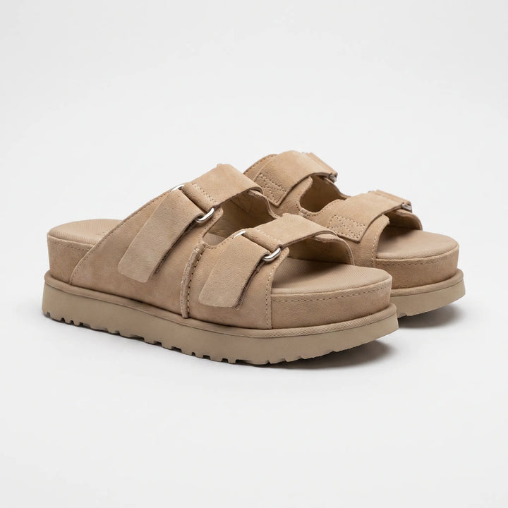 Trendy women's chunky platform sandals with a comfortable open-toe design, perfect for warm weather & casual outings.