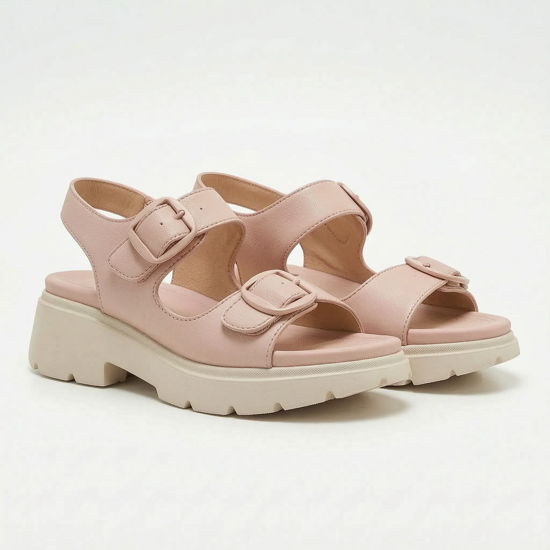 Stylish chunky platform sandals for women. Versatile open-toe design, ideal for summer casual or trendy outfits.