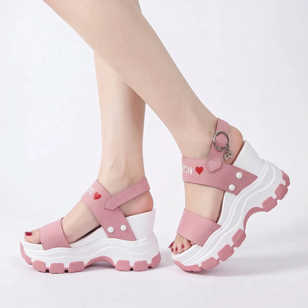 Versatile women's chunky platform sandals, ideal summer footwear with comfortable open-toe and ankle strap.