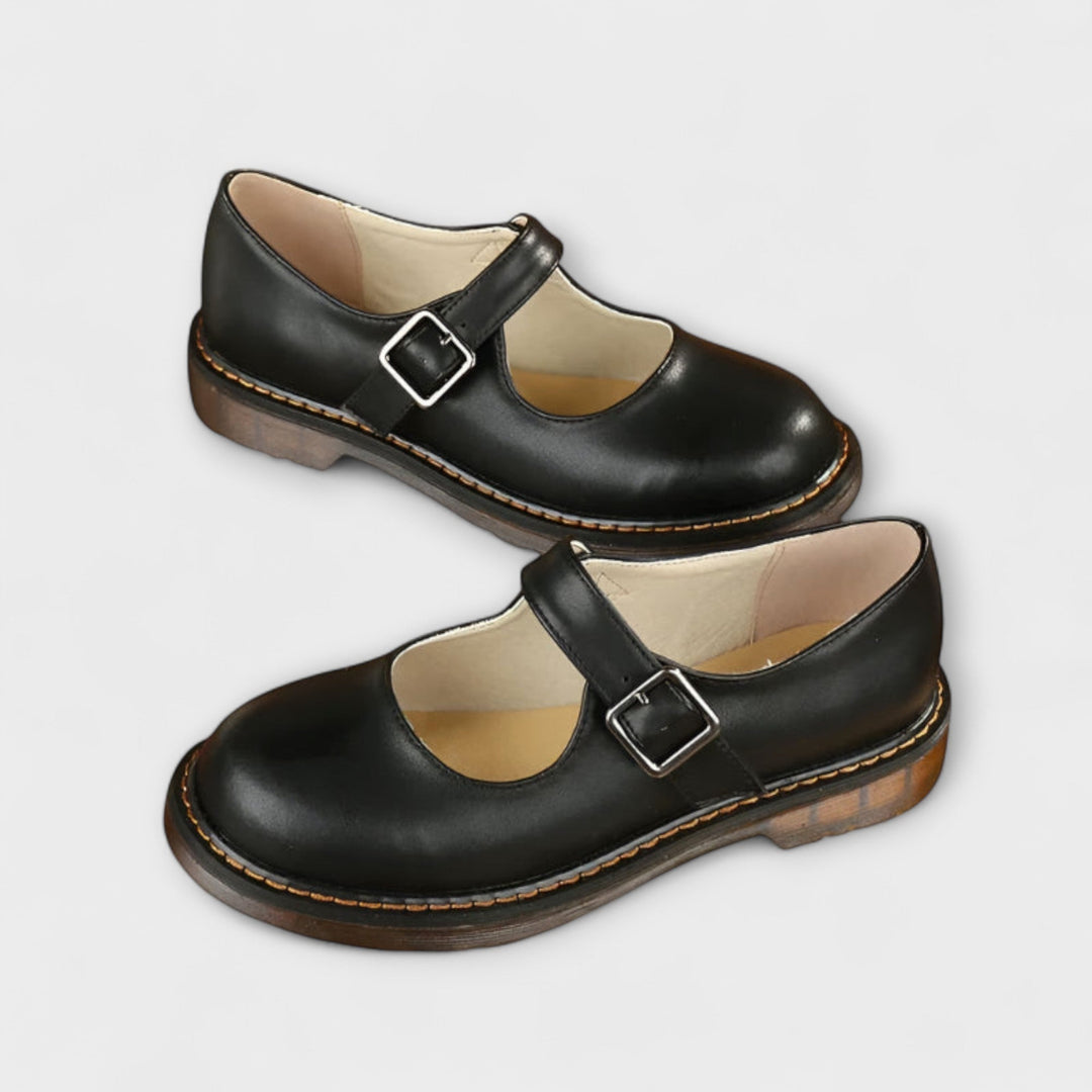 Chunky sole women's Mary Jane flats with buckle straps. Comfortable platform retro shoes, perfect for everyday fashion.