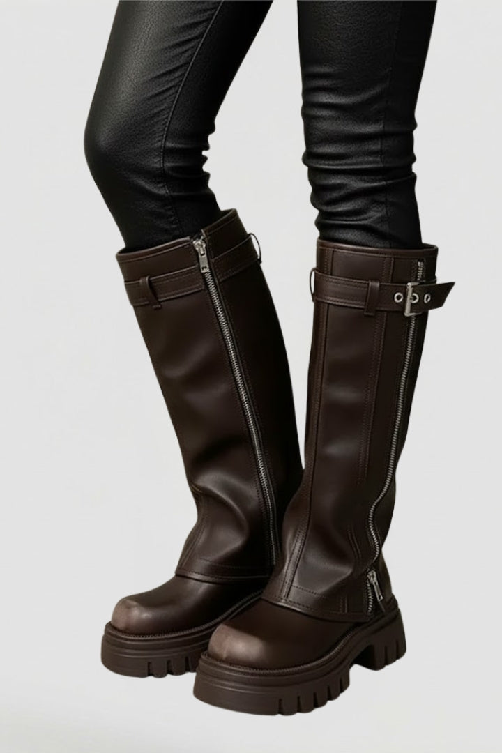 Sleek women's knee-high platform boots with round toe & side zipper. Ideal for trendy autumn/winter fashion.