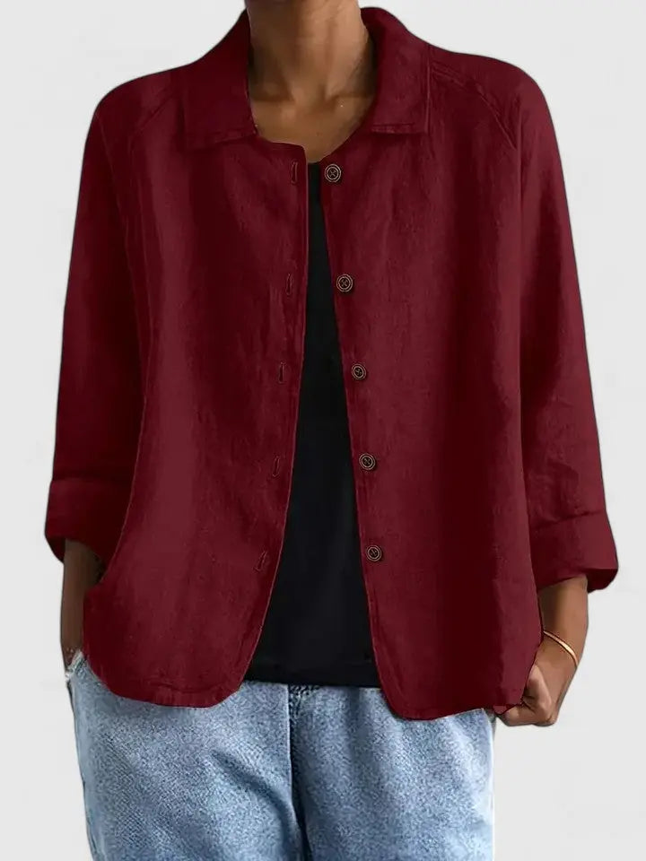 Basic women's light top, a comfortable classic essential for versatile everyday style.