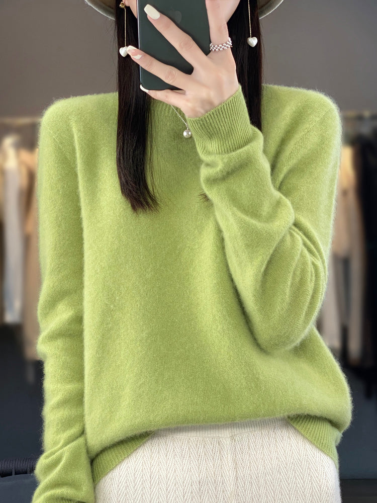 Everyday wear women's round neck pullover, cozy long sleeve sweater for versatile winter style.