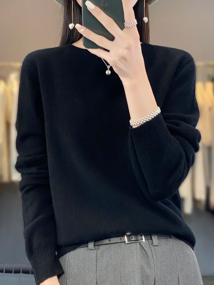 Timeless women's round neck pullover sweater, cozy long sleeve, a must-have for winter chic.