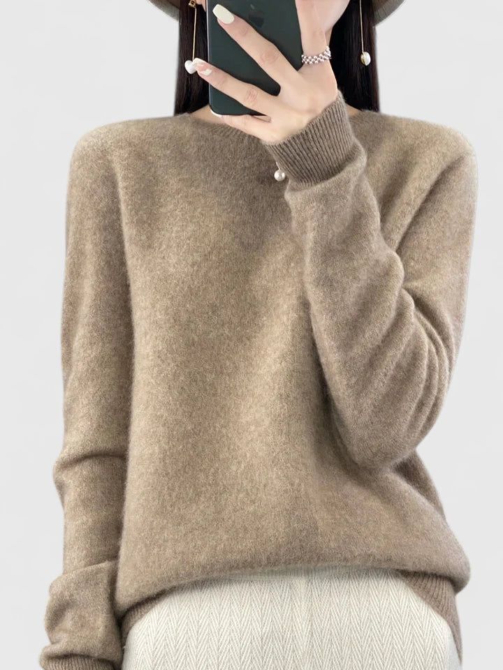 Women's classic round neck pullover, cozy knit long sleeve sweater for versatile style.