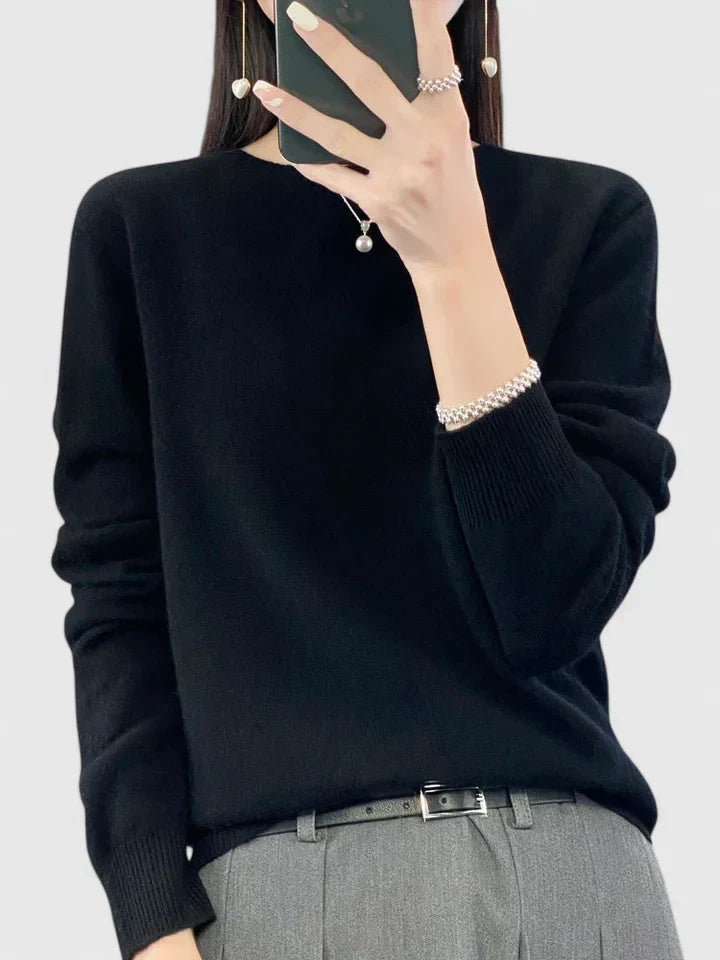 Women's long sleeve round neck pullover, cozy knit, a versatile classic for winter fashion.