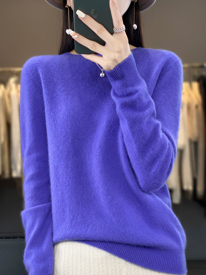 Versatile women's round neck pullover sweater for everyday wear, long sleeve & cozy.