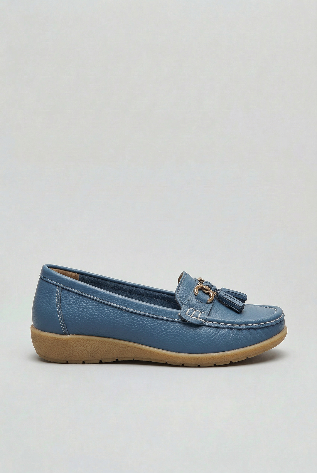 Women's classic slip-on loafers with cushioned comfort, perfect for everyday casual style.