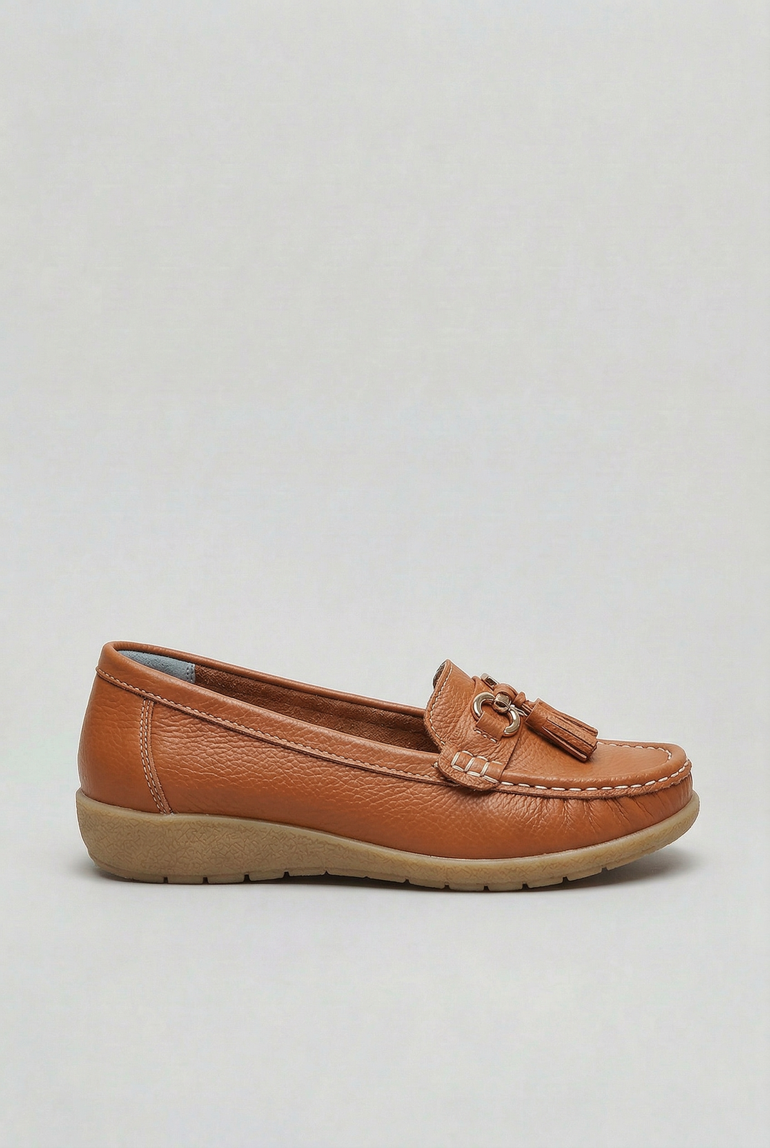 Easy slip-on women's loafers, cushioned for comfort, perfect for casual everyday fashion.