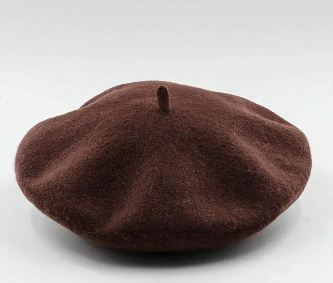 Chic women's winter beret, a soft and comfortable classic hat for stylish cold-weather looks.