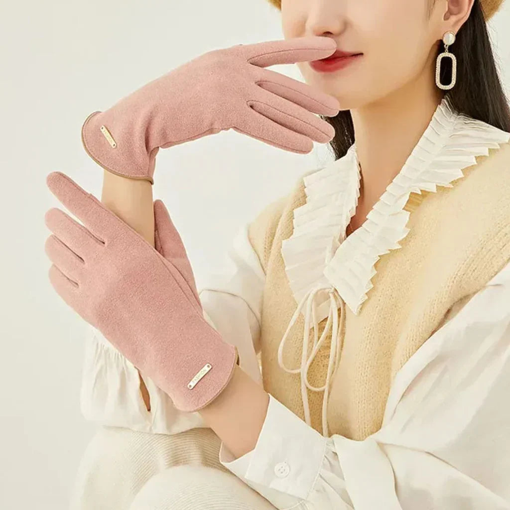 Warm women's driving gloves, also great for outdoor wear, with responsive touchscreen fingers.