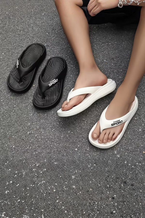 Soft, comfortable women's flip flops. Lightweight summer sandals, ideal casual slip-on footwear for beach and everyday use.