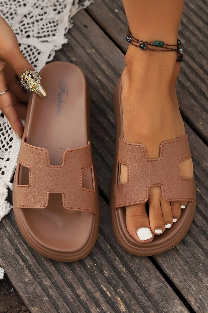 Versatile brown strappy sandals, suitable for women's casual summer outfits.