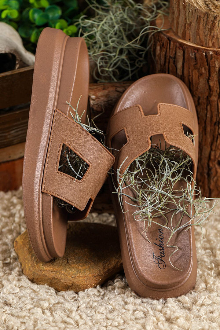 Stylish and comfortable women's strappy sandals for ultimate summer relaxation.