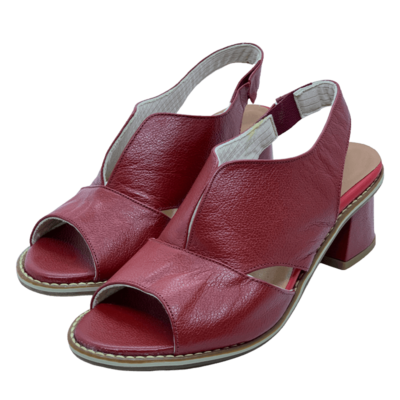 Casual women's block heel sandals, providing stable support and open-toe comfort.