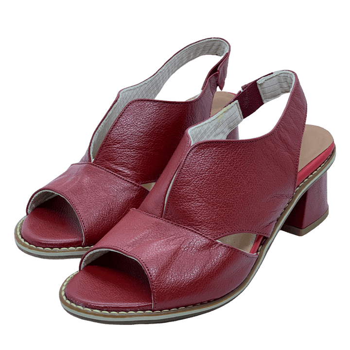 Casual women's block heel sandals, providing stable support and open-toe comfort.