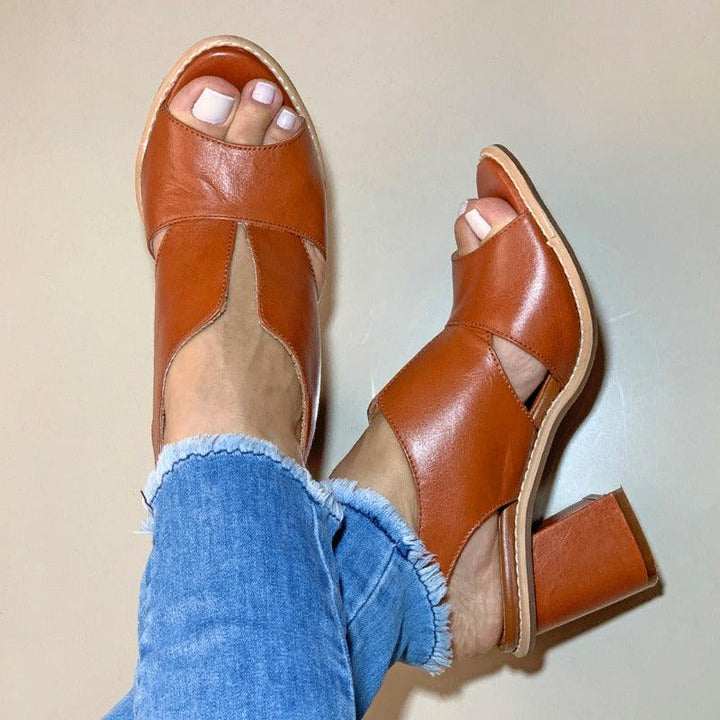Durable & comfortable women's block heel sandals, suitable for extended wear in summer.
