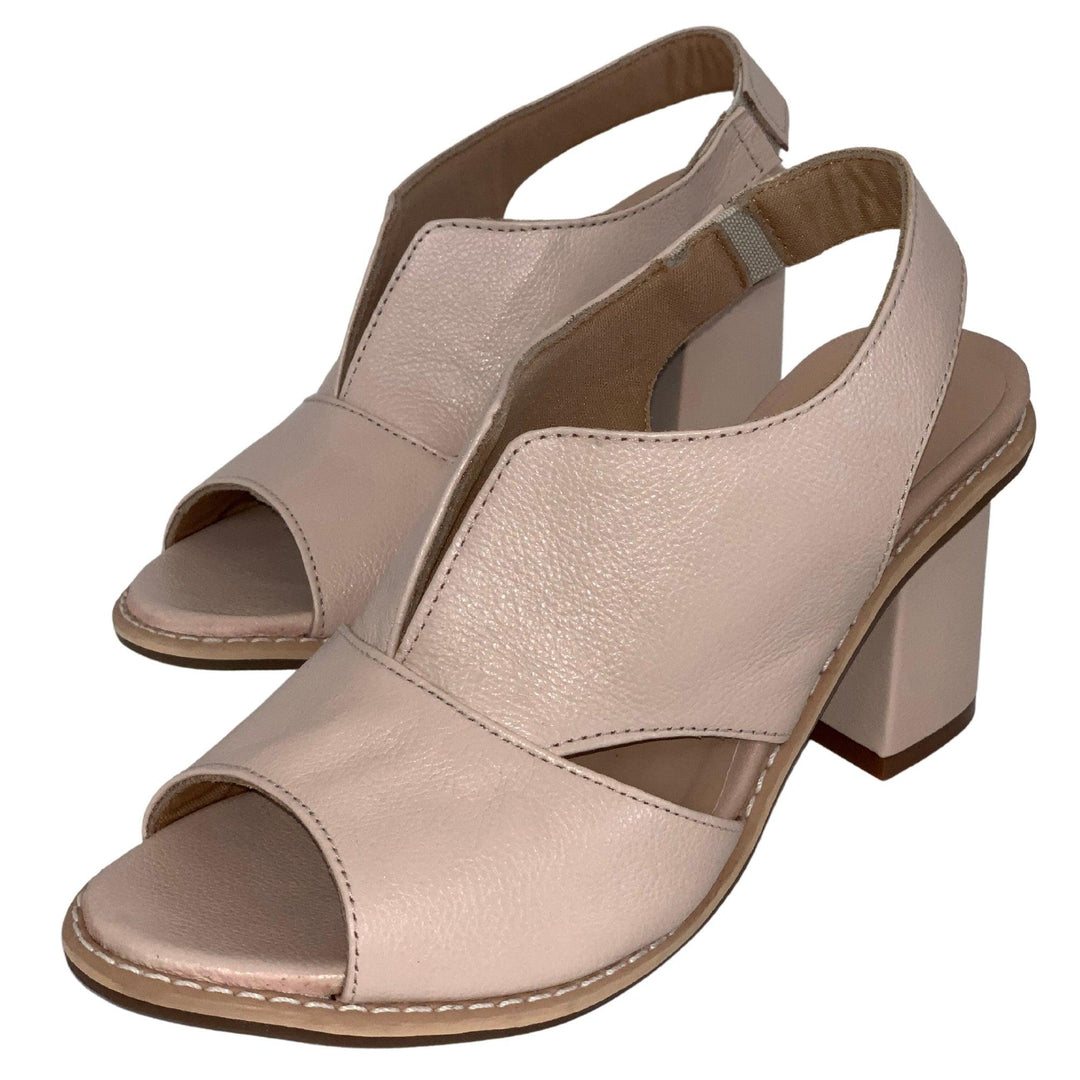 Elegant women's block heel sandals, ideal for summer outfits and comfortable all-day wear.