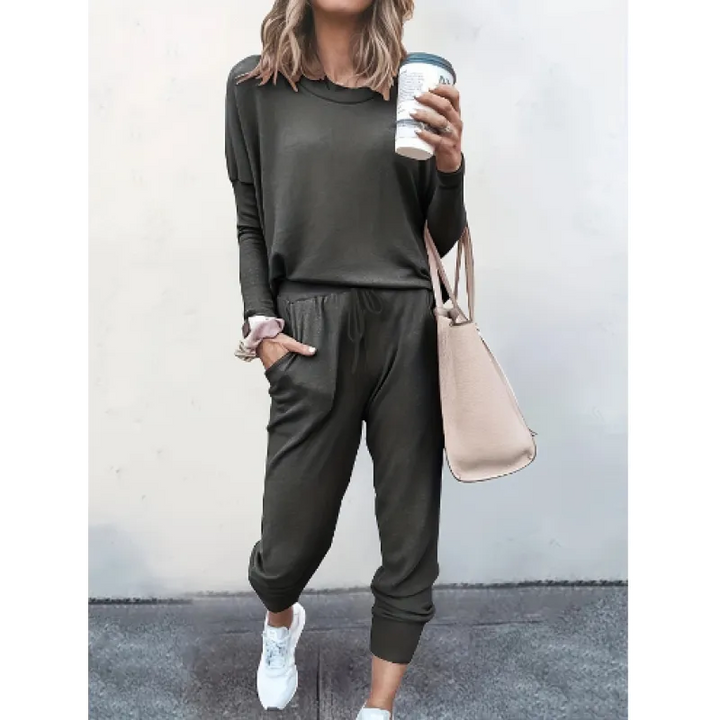 Women's comfortable crew neck jogger set. Stylish two-piece loungewear with long sleeve top and tapered pants.