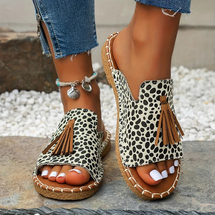 Stylish open-toe flat sandals for women, perfect for summer, beach, and vacation wear.