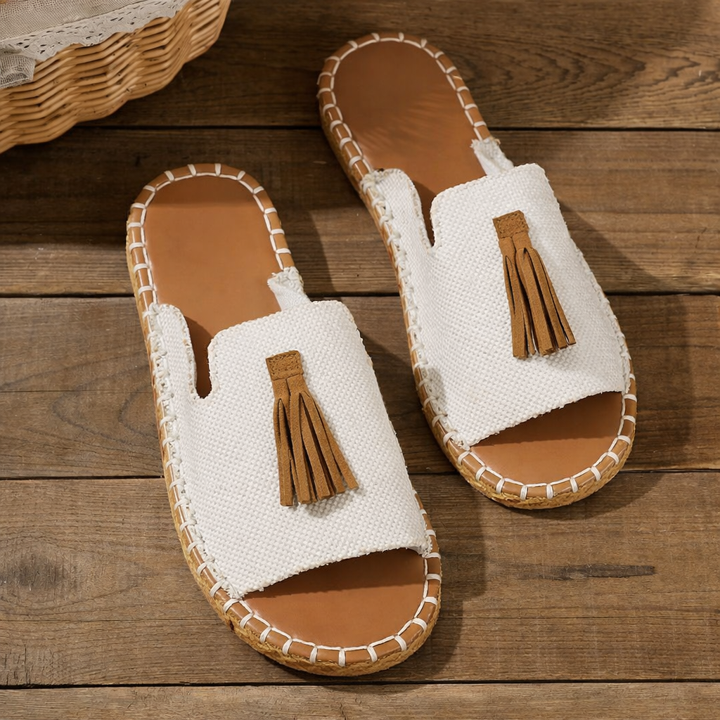 Easy-wear women's flat sandals with open-toe design, great for casual summer outfits.