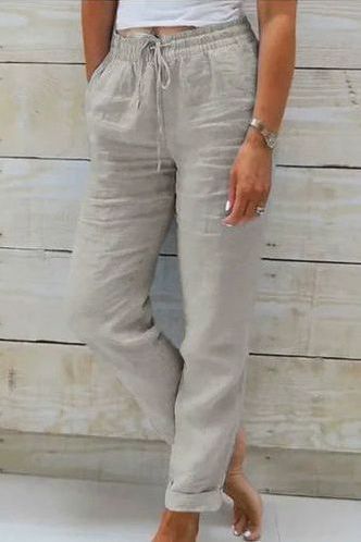 Stylish women's flowy wide leg pants, offering ultimate comfort and a relaxed, everyday fit.