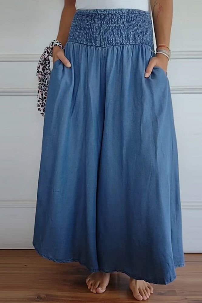 Versatile women's A-line skirt with a flattering high-waist design, great for casual or dressed-up looks.