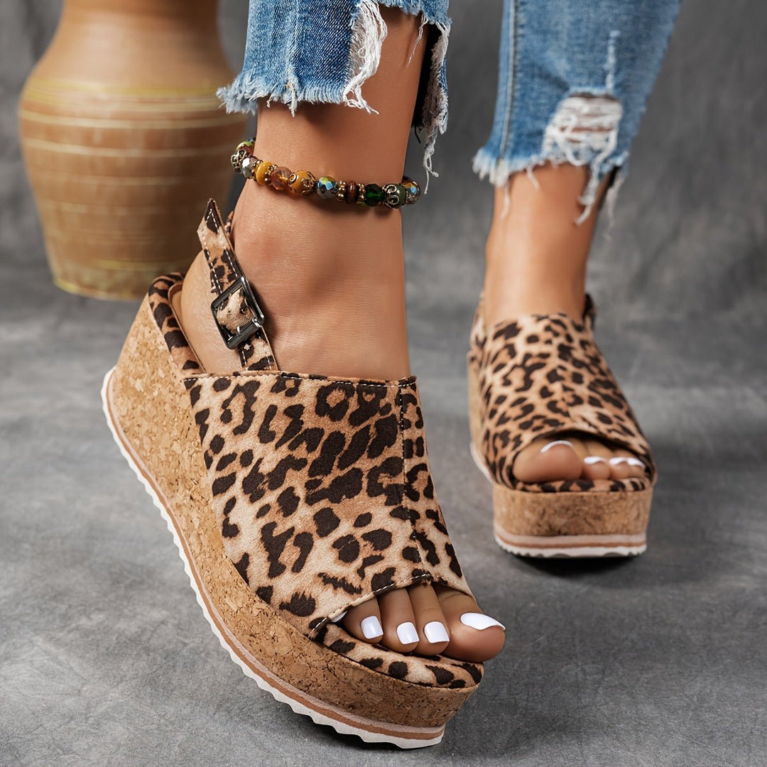 Women's comfortable leopard print platform wedge sandals for summer.
