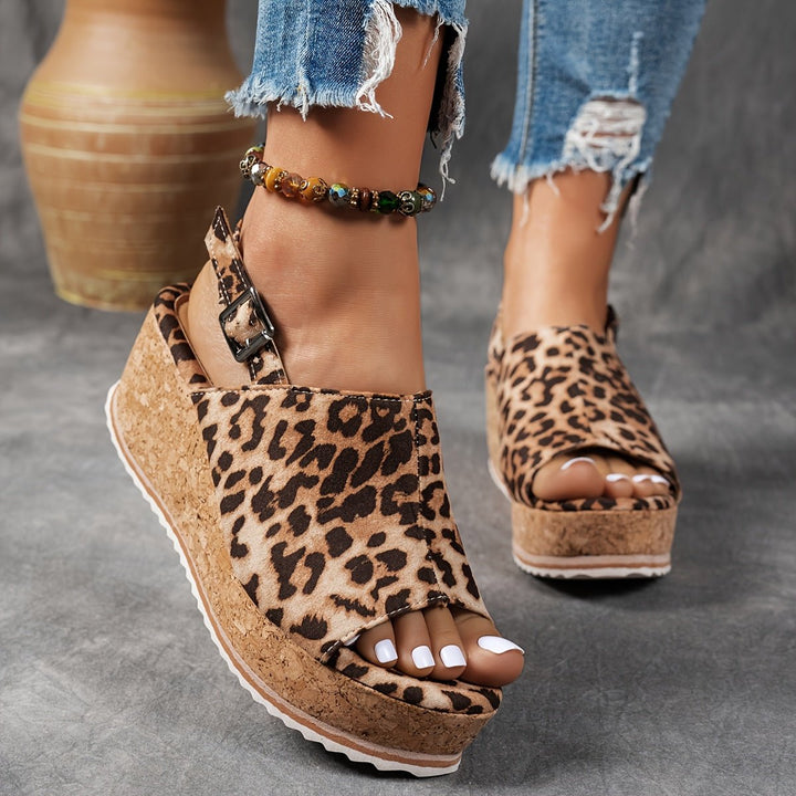 Women's comfortable leopard print platform wedge sandals for summer.