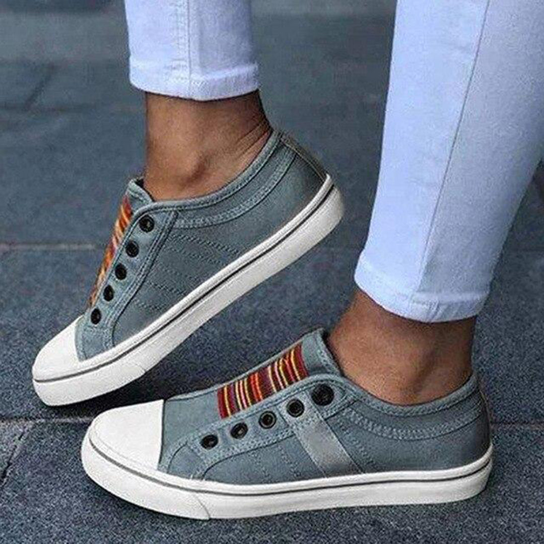 Women's comfortable lightweight casual sneakers for everyday wear. Ideal walking shoes for spring and summer.