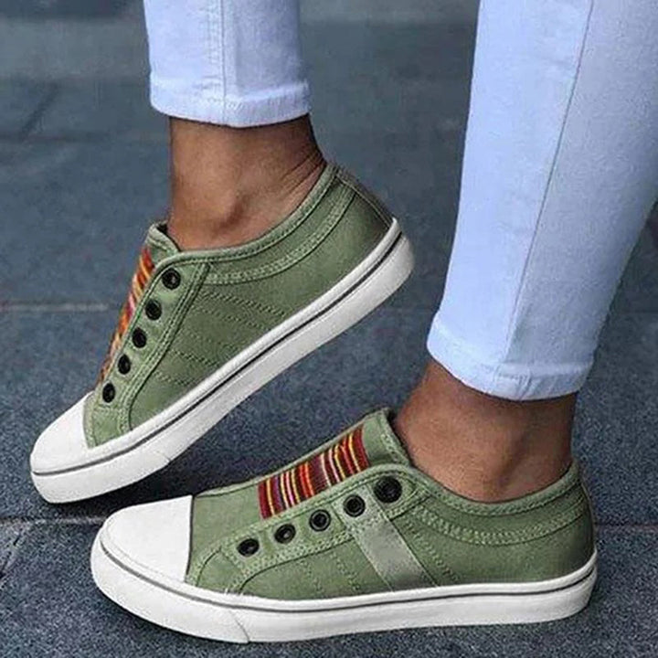 Versatile women's casual sneakers, offering lightweight comfort for walking, athletic fashion, and daily wear.